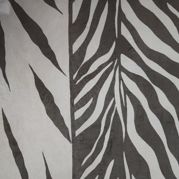 LIZ CLAIBORNE Vintage Bundle: Black White Scarf & Gold Bag Charm/Keychain - Picture 4 of 12